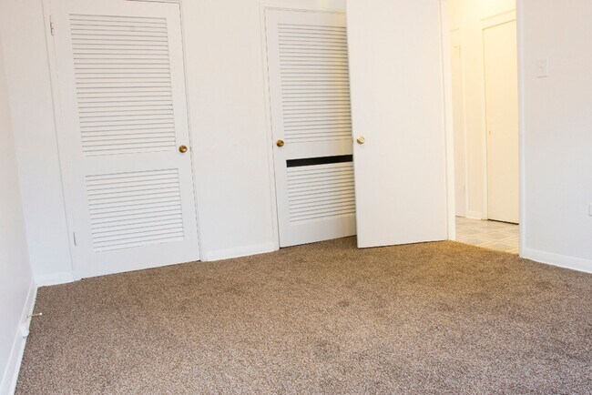 5007 W Jackson