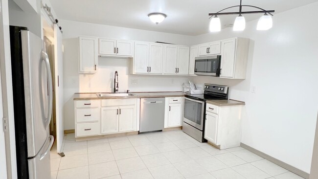 Photo - 7694 Dunmore Rd