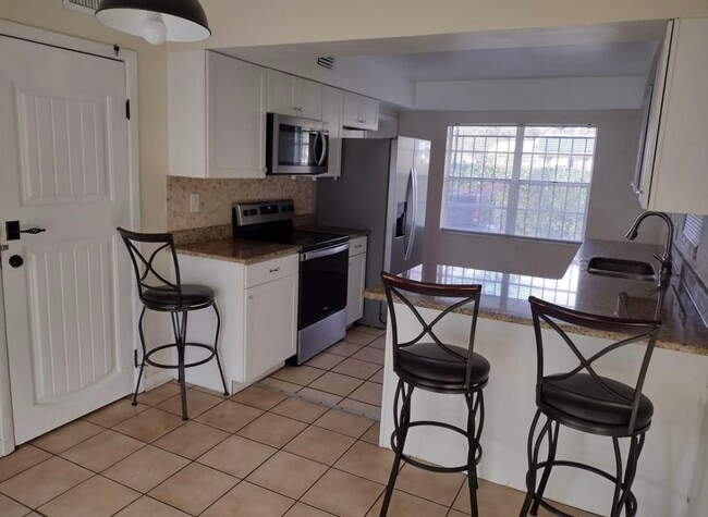 Photo - 330 Avenue G SE Unit Apartment