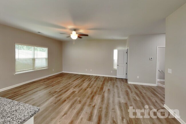 Photo - 111 Spring Knoll Dr