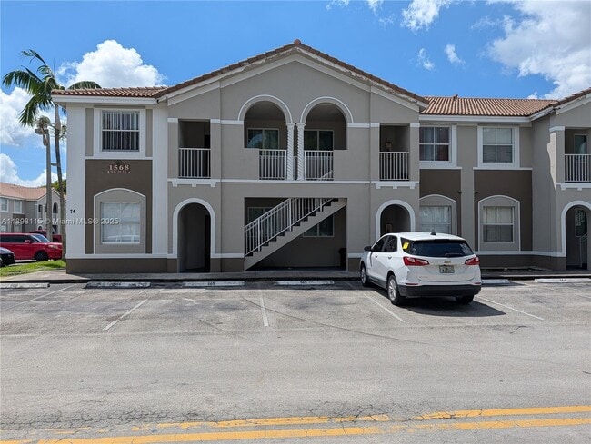 Building Photo - 1568 SE 26th St Unit 106