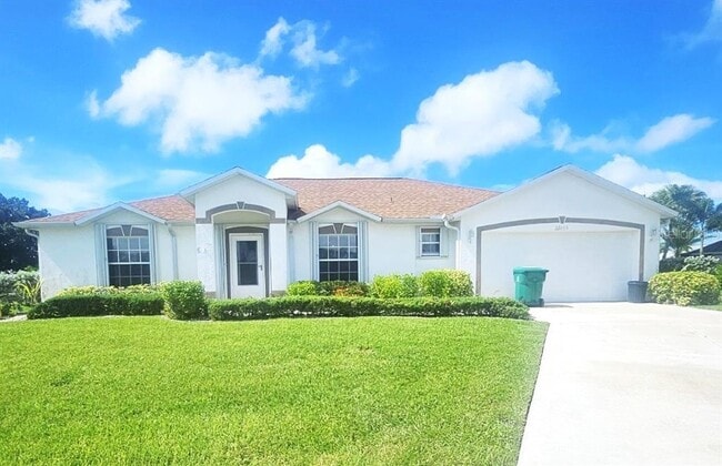 Building Photo - 25173 Mercedes Dr