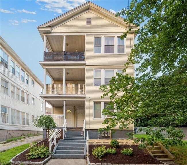 Building Photo - 53 Raymond St Unit 2 Rental