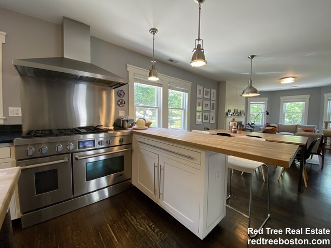 Photo - 55 Eliot Cres Unit 2