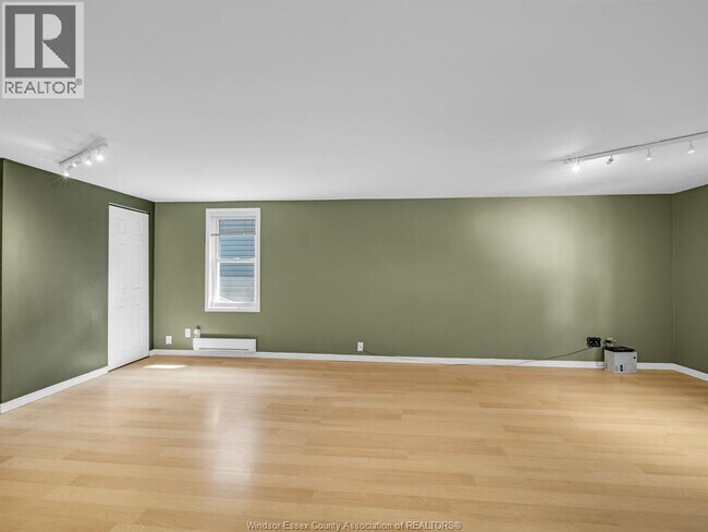 Photo - 758 Pierre Ave