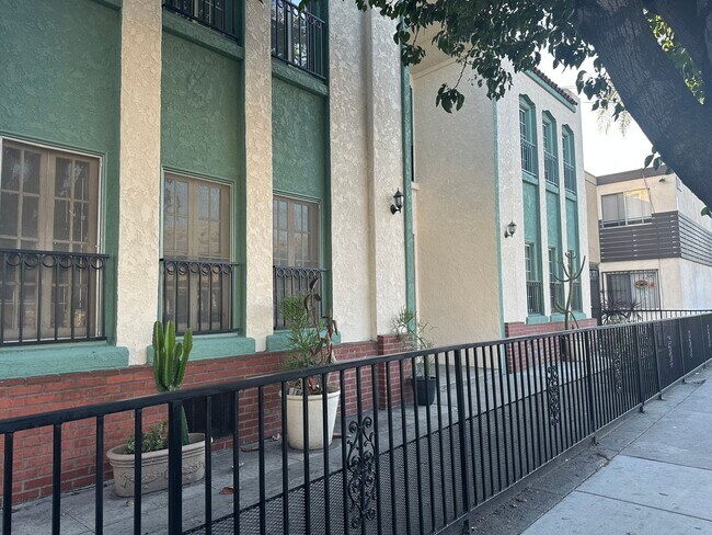 Photo - Fourth Street Unidad 4th St, #8