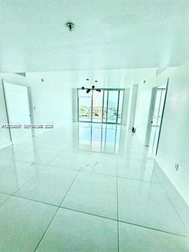 Photo - 400 Sunny Isles Blvd Unidad 400 Sunny Isles Blvd # 817