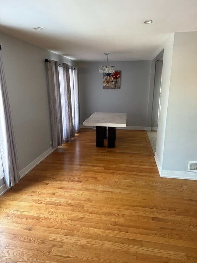 Photo - 7710 Kedvale Ave