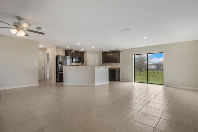 Photo - 1172 Moyle Way