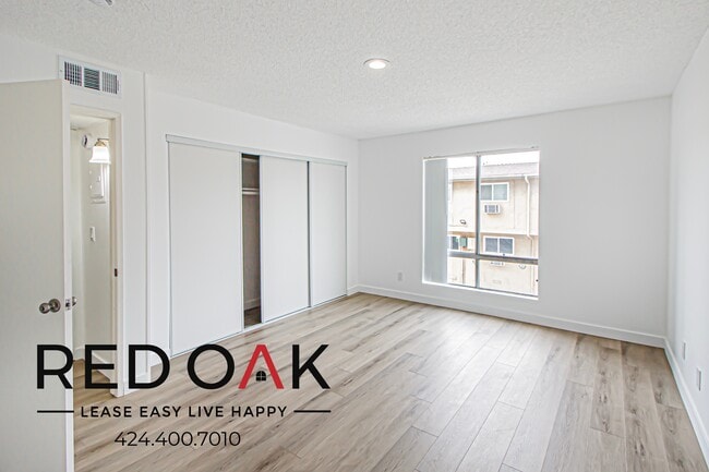 Building Photo - 8309 Cedros Ave Unit 310