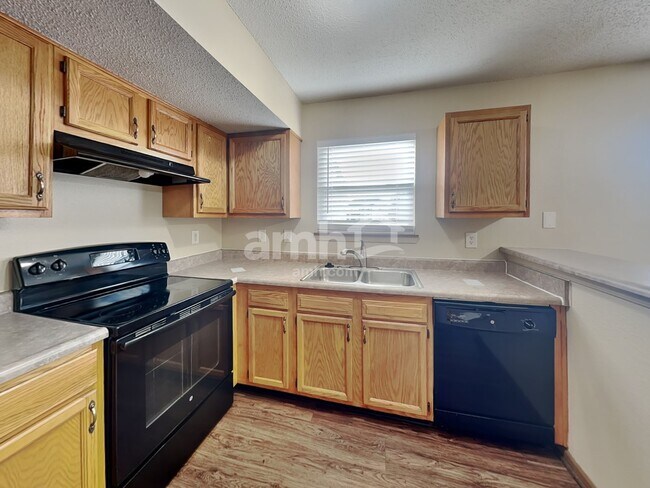 Photo - 10525 Kensil St