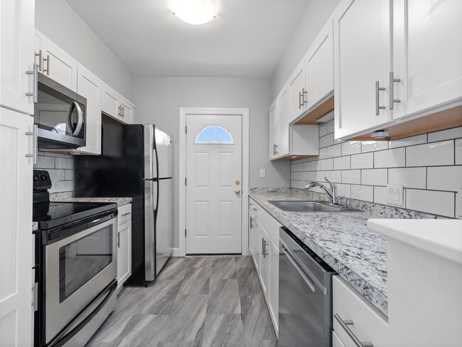 Building Photo - 16 Windsor Rd Unit 1 Rental