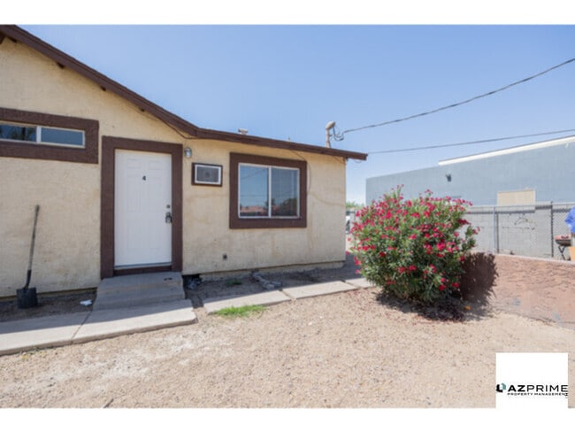 Building Photo - $250 OFF FIRST MONTH'S RENT MOVE IN SPECIA... Rental