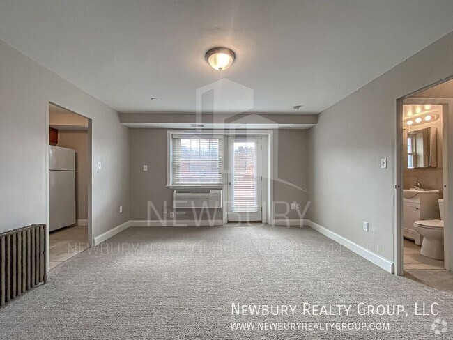 Building Photo - Clean, bright, and beautiful,- 525 square ... Unit Apt. 7