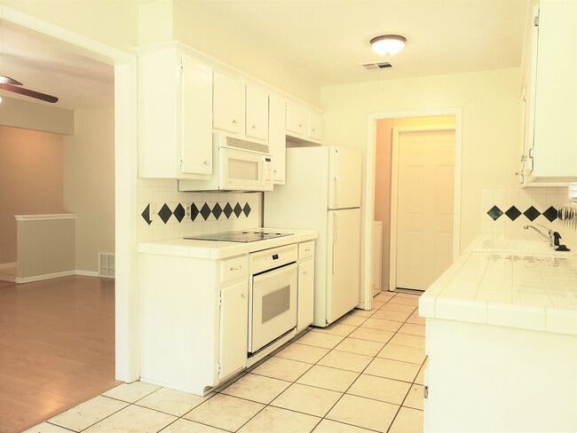 Photo - 1325 E Brooks St