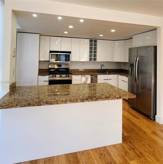 Photo - 600 NE 36th St Unidad 821