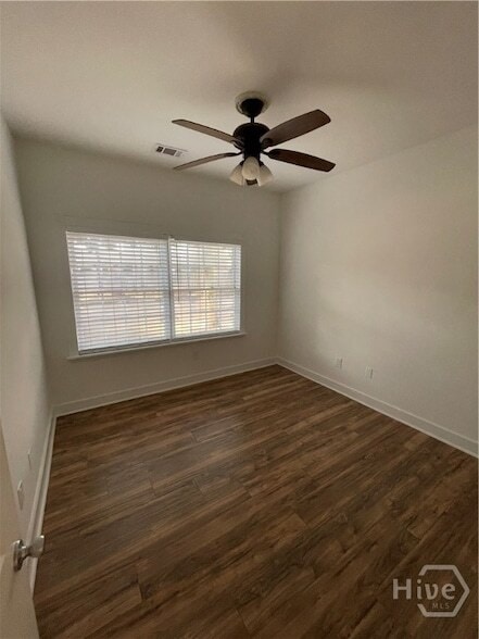 Photo - 506 E Liberty Ln
