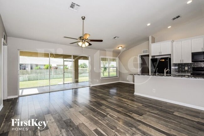 Photo - 2744 NE 5th Ave