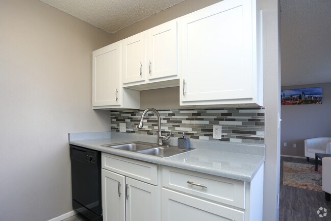 2BR, 1BA - 796 SF