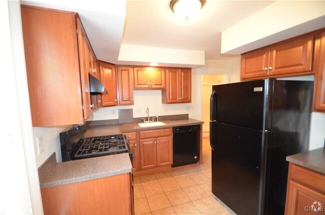 Building Photo - 359 Green St Rental