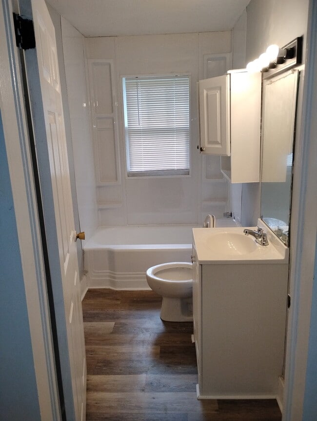 Photo - 506 Mable St