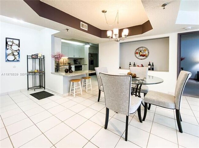 Photo - 9341 Collins Ave Unidad 9341 Collins Ave appt 1204