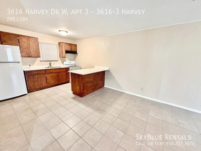 Building Photo - 3616 Harvey Dr W Unit 3616-3 Harvey Rental