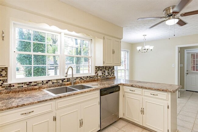 Photo - 1936 Vaughn Ln