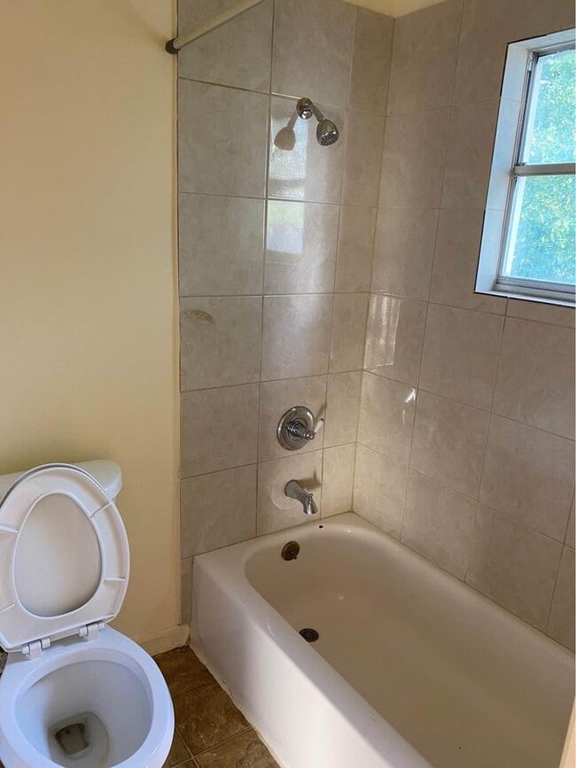 Photo - 6406 Schiller St