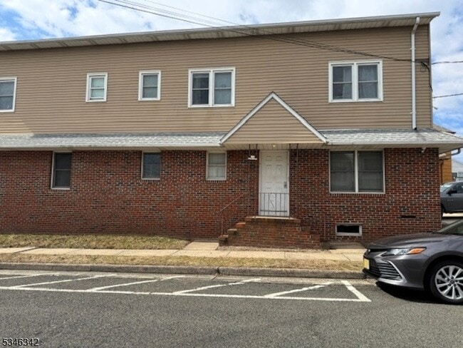 Building Photo - 700 W Camplain Rd