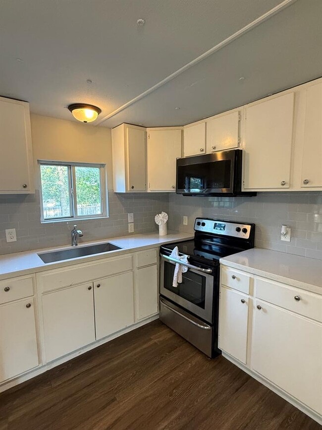 Photo - 20604 Delorio St