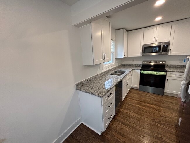 New Kitchen & Applinaces - 3742 Anioton Ct