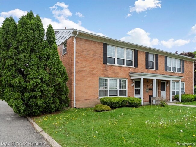 Photo - 2717 W 13 Mile Rd Unit 14