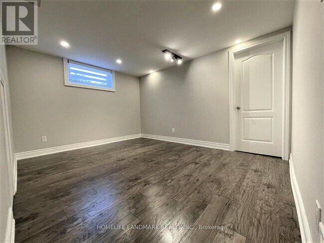 Photo - 12 Ottawa Ct