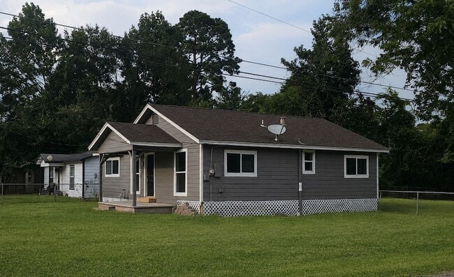 Building Photo - 713 S Fenner Ave