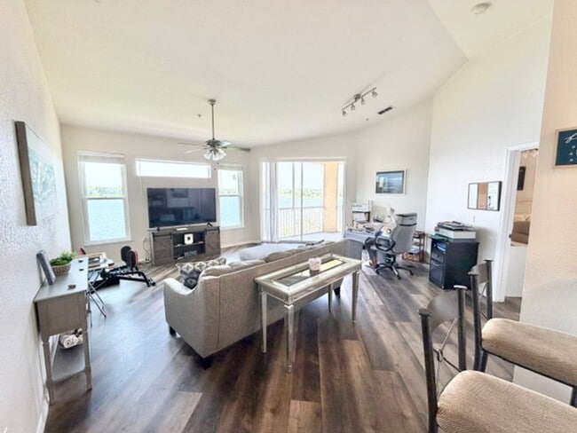 Photo - Maitland - 2 Bedroom, 2 Bathroom - $1,950.00