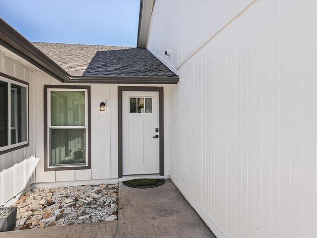 Photo - 1202 Woodfield Dr