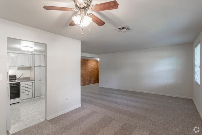 1 BR, 1 BA - 740 SF