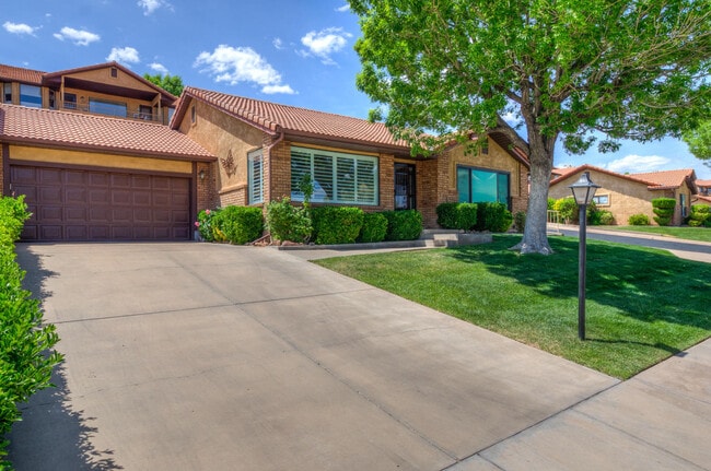 Photo - 525 Ridgeview Dr