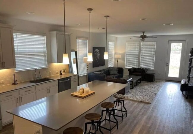 Photo - 145 Slenderleaf Dr