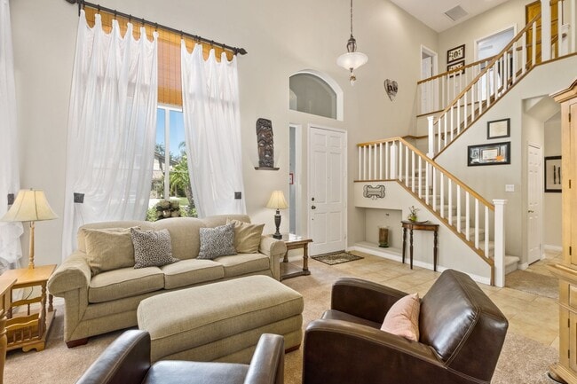 22 Solitaire Ln