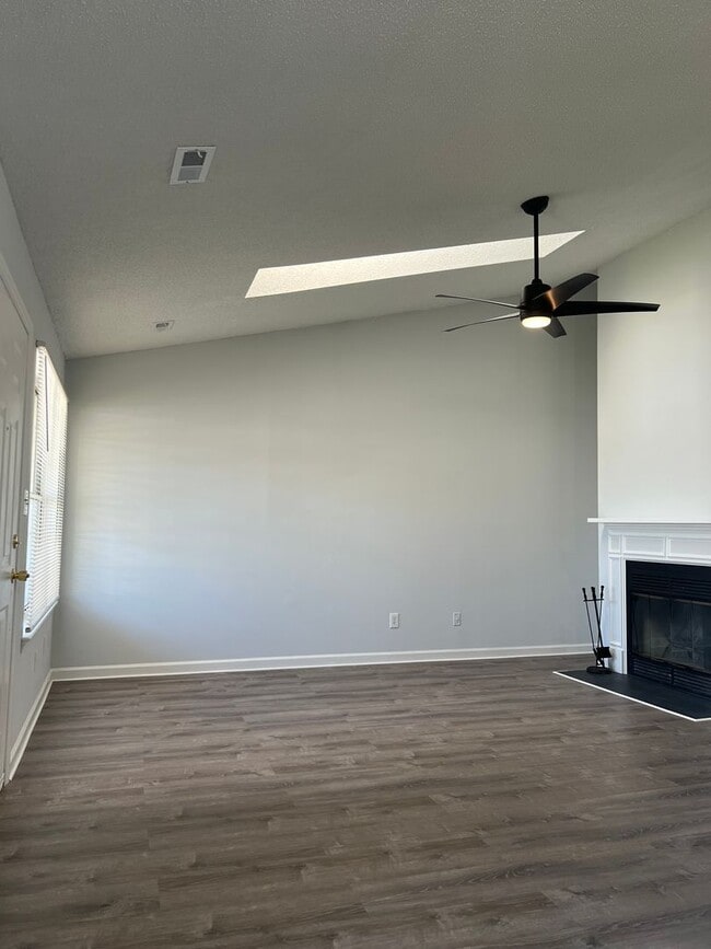 Photo - 233 B Lantana Ln