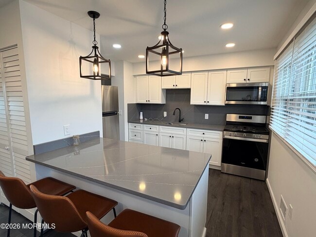 Building Photo - 2133 Bridge Ave