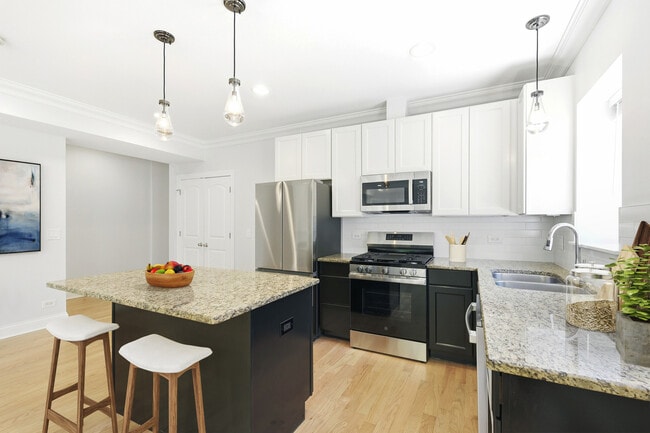 Photo - 6341 N Oakley Ave Unit 2