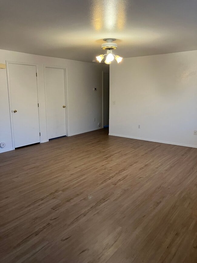 Photo - 903 E White Birch Ave Unit B