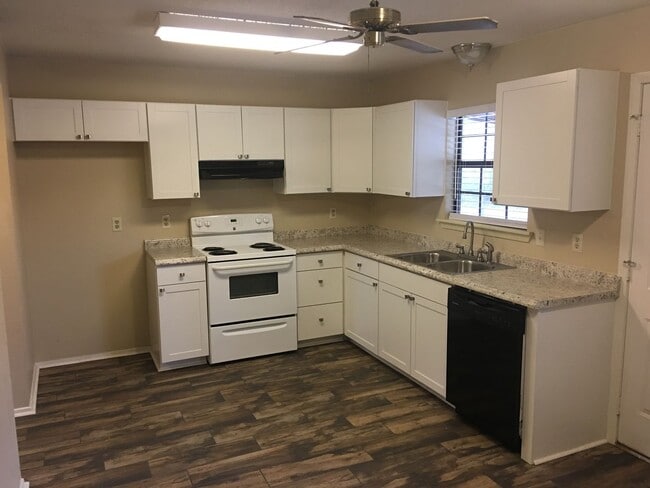 Photo - 3 Bed 1 Bath Home