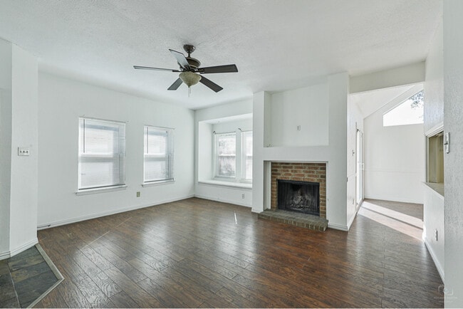 Photo - 4925 Tree Top Ln