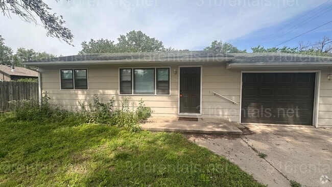 Building Photo - $1300 - 3 bed 1 bath Beautiful single fami... Rental