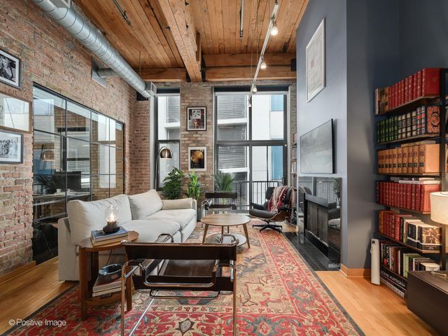 Building Photo - 300 W Grand Ave Unit 601