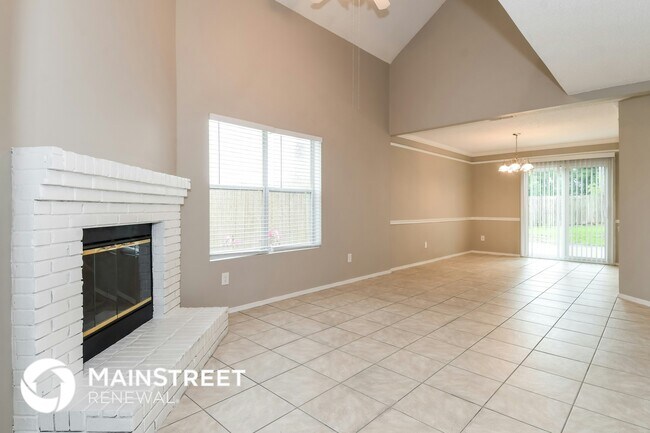 Photo - 627 Staffordshire Dr